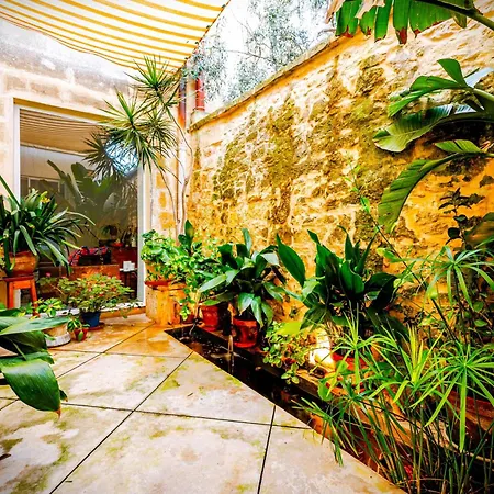 In Luxurious Maltese Townhouse Żejtun