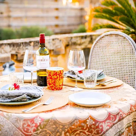 In Luxurious Maltese Townhouse Gasthof