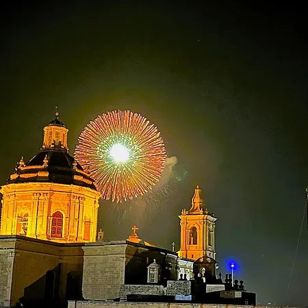 In Luxurious Maltese Townhouse Żejtun
