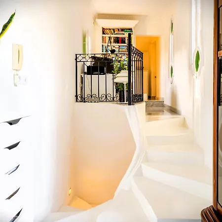 In Luxurious Maltese Townhouse ゲストハウス 3*