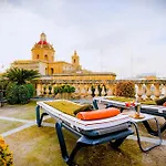 In Luxurious Maltese Townhouse 게스트하우스 3*