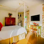 In Luxurious Maltese Townhouse