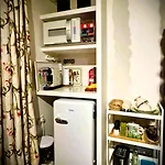 In Luxurious Maltese Townhouse 게스트하우스 3*