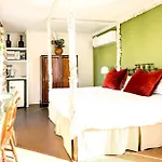 In Luxurious Maltese Townhouse Żejtun