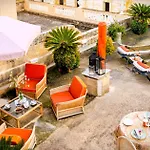 In Luxurious Maltese Townhouse 게스트하우스 Żejtun