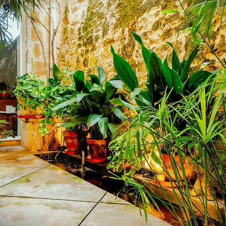In Luxurious Maltese Townhouse 3* Żejtun