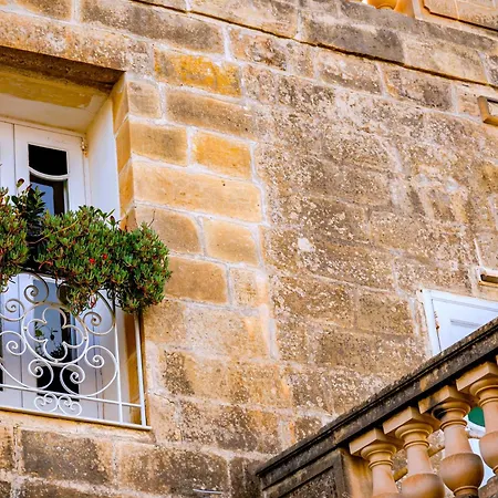 In Luxurious Maltese Townhouse Pensión