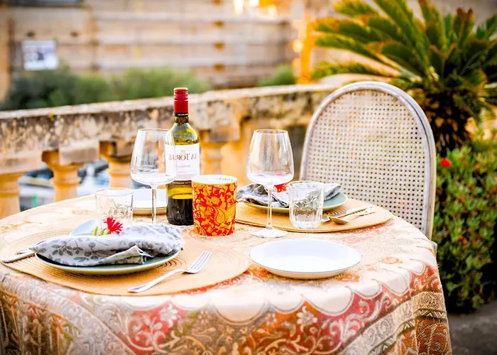 In Luxurious Maltese Townhouse Guest house