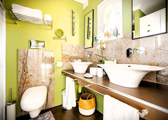 In Luxurious Maltese Townhouse 3*