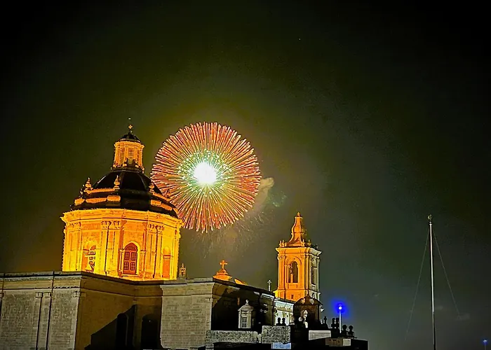 In Luxurious Maltese Townhouse Żejtun